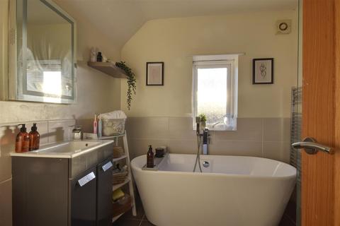 9 Cambridge Road, Bexhill-on-sea, TN40 2BU