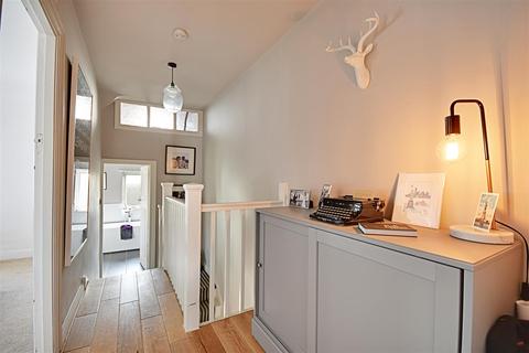 9 Cambridge Road, Bexhill-on-sea, TN40 2BU