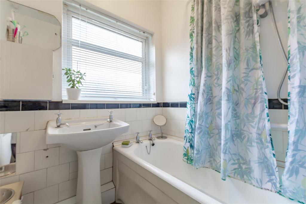 Bathroom (2)-HDR copy.jpg