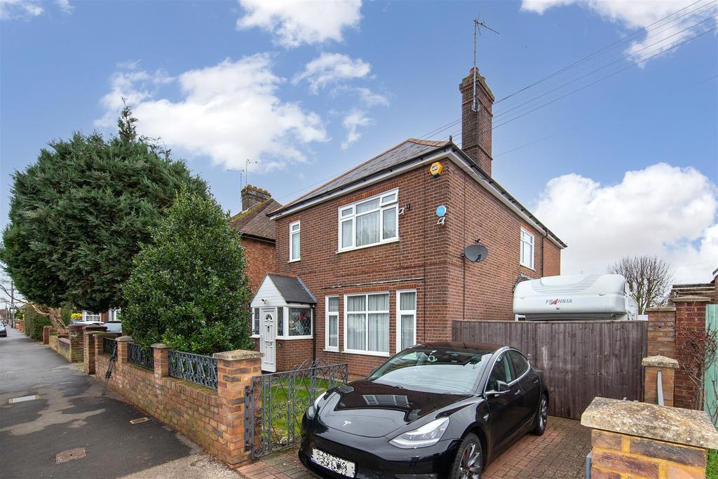 Downs Road, Dunstable, Bedfordshire 4 bed detached house £550,000