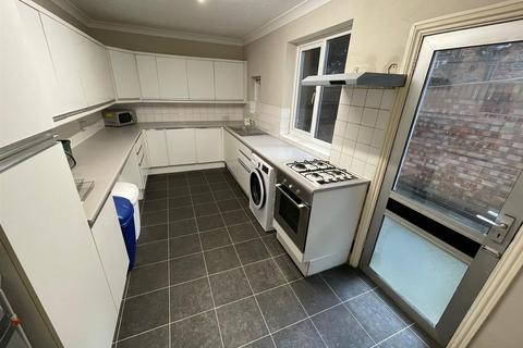 4 bedroom house share to rent - Grafton Street, Hull