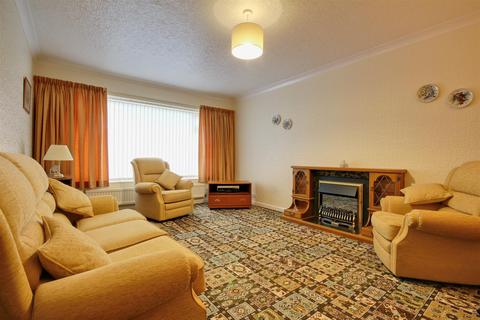 2 bedroom semi-detached bungalow for sale - Southgate Close, Willerby, Hull