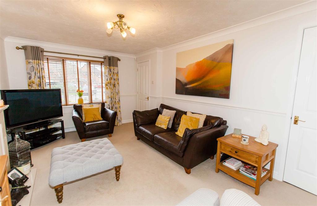 Holbeck Avenue, Bolsover, Chesterfield 4 bed semidetached house £209,950