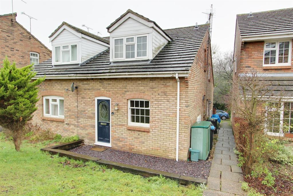 Hunters Close Tring 1 bed terraced house £250,000