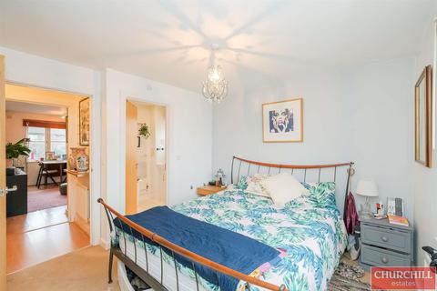 52 Riverhead Close, London, E17 5PY
