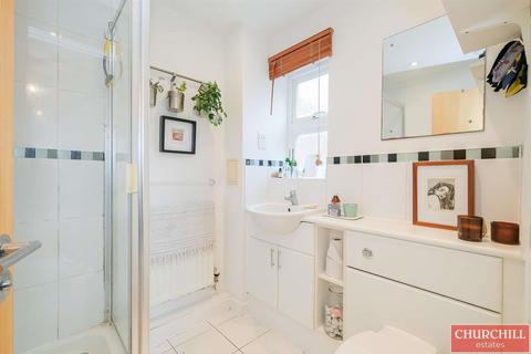 52 Riverhead Close, London, E17 5PY