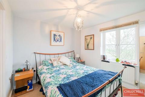 52 Riverhead Close, London, E17 5PY