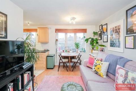 52 Riverhead Close, London, E17 5PY