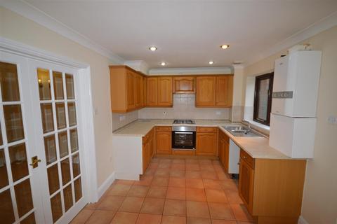 2 bedroom terraced house to rent, Lunchfield Gardens, Moulton