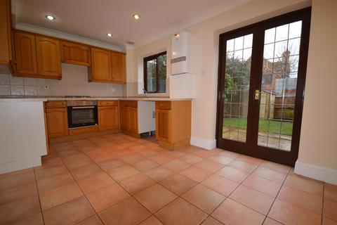 2 bedroom terraced house to rent, Lunchfield Gardens, Moulton
