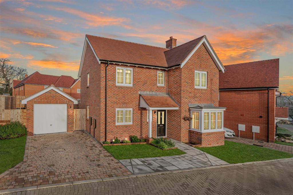 Monks Road, Earls Colne, Colchester 3 bed detached house £425,000