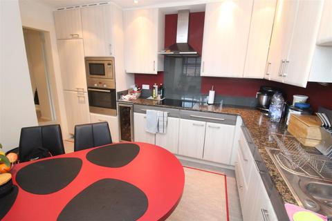 2 bedroom flat for sale - Pendas Park, Penley, Wrexham
