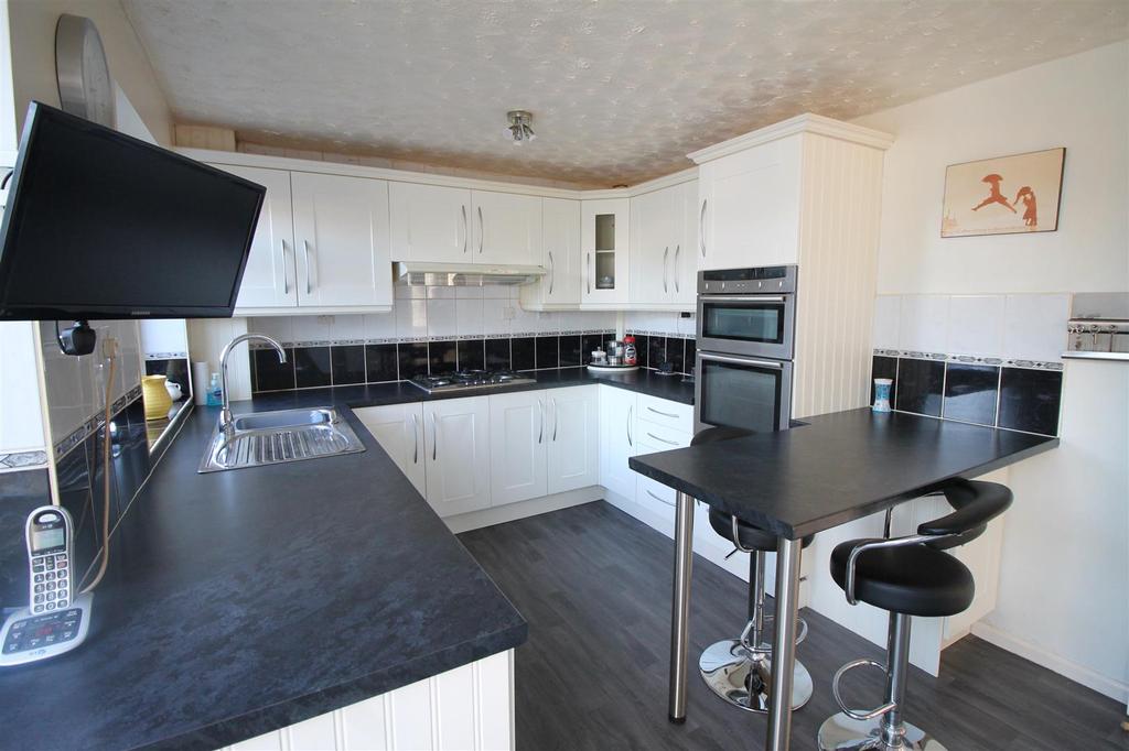 The Slade, Daventry 3 bed house £240,000