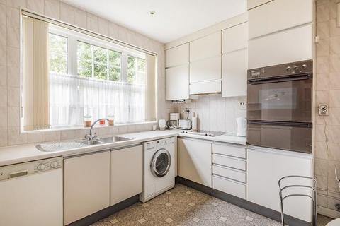 3 bedroom property to rent - St. Lawrence Close, Edgware