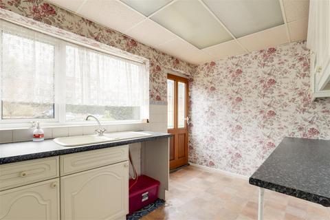 3 bedroom semi-detached house for sale - Westcliffe Avenue, Gedling, Nottinghamshire, NG4 4HQ