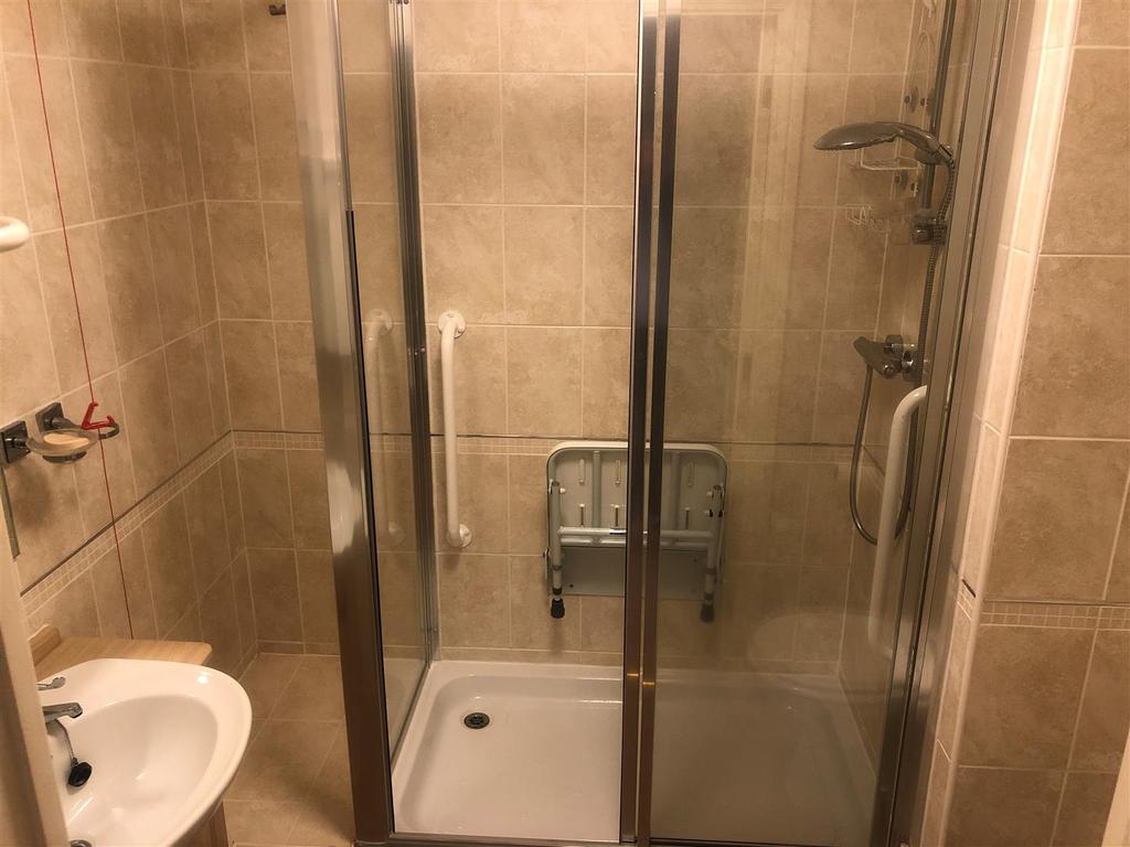 Shower room 2.jpg