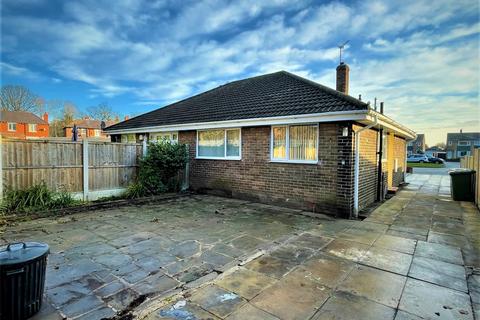 2 bedroom bungalow to rent, Thornes Moor Close, Wakefield, West Yorkshire, WF2