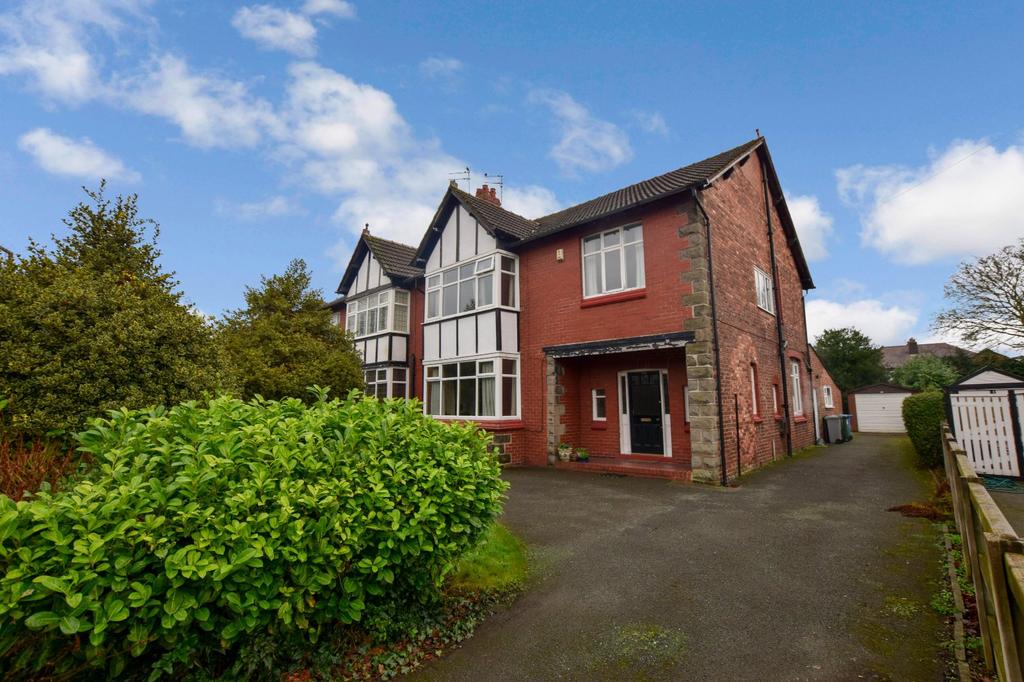 Moss Lane, Timperley, Altrincham, Cheshire, WA15 4 bed semidetached