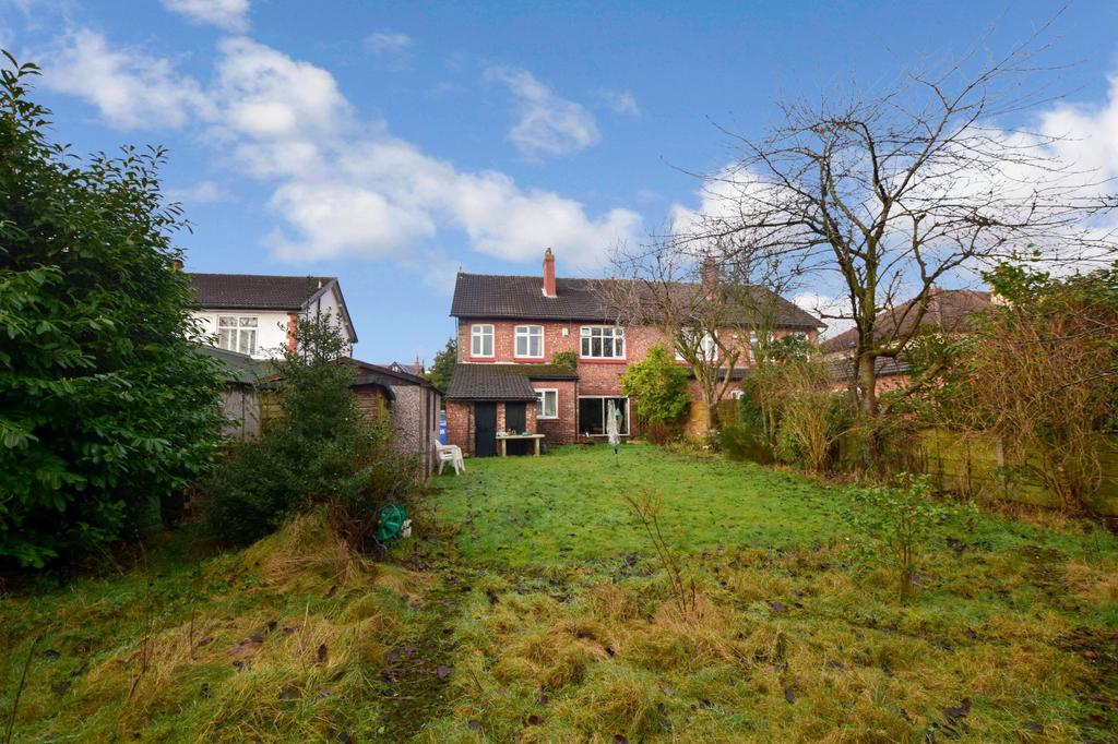 Moss Lane, Timperley, Altrincham, Cheshire, WA15 4 bed semidetached