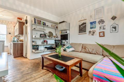 3 bedroom flat for sale - Brixton Road, Oval
