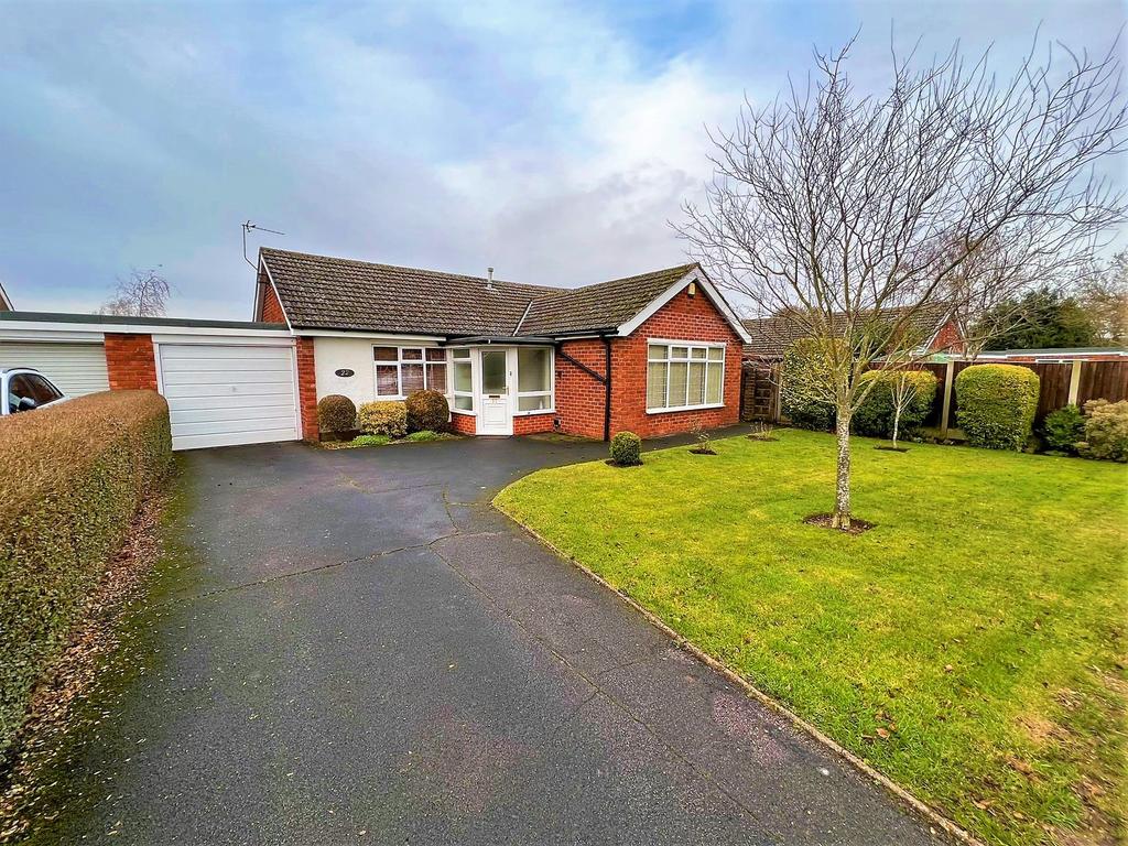 Parkside, Nettleham, LN2 3 bed detached bungalow £325,000