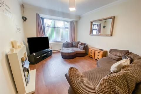 3 bedroom semi-detached house for sale - Clifton Avenue, Leyland