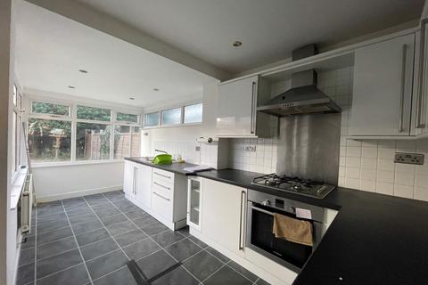 4 bedroom semi-detached house for sale - Meadow Park Road, Stourbridge, DY8 4TU