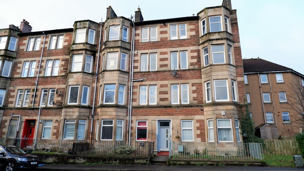 Paisley Road, Barrhead G78 1 bed flat £65,500