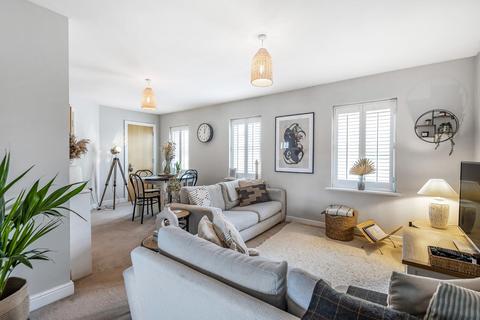 3 Flax Crescent, Carterton, OX18 1NA