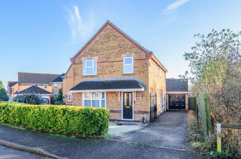 Marigold Way, Bedford 4 bed detached house £425,000