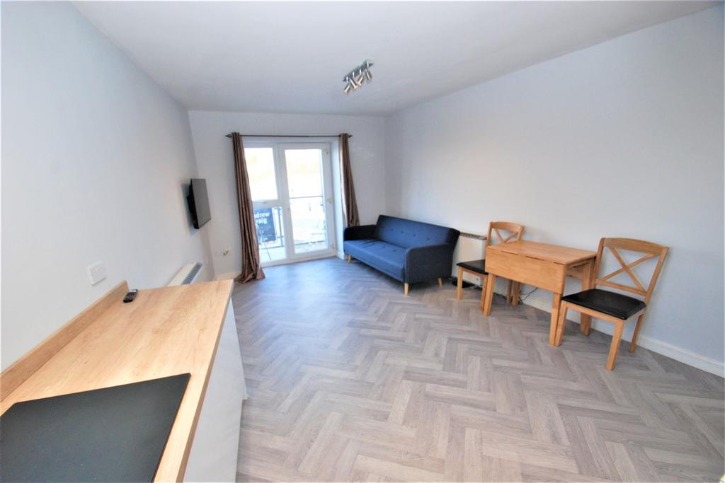 Kitchen / Lounge