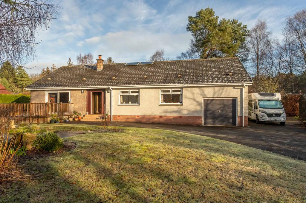 Ascreavie Coupar Angus Road... 3 bed bungalow £350,000