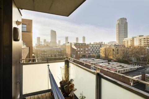 2 bedroom apartment to rent, Sharpley Court, London SE1