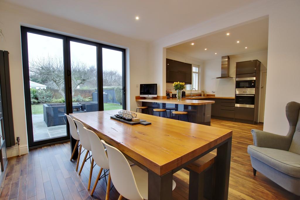 WESTLANDS GROVE, PORTCHESTER 3 bed semidetached house £475,000