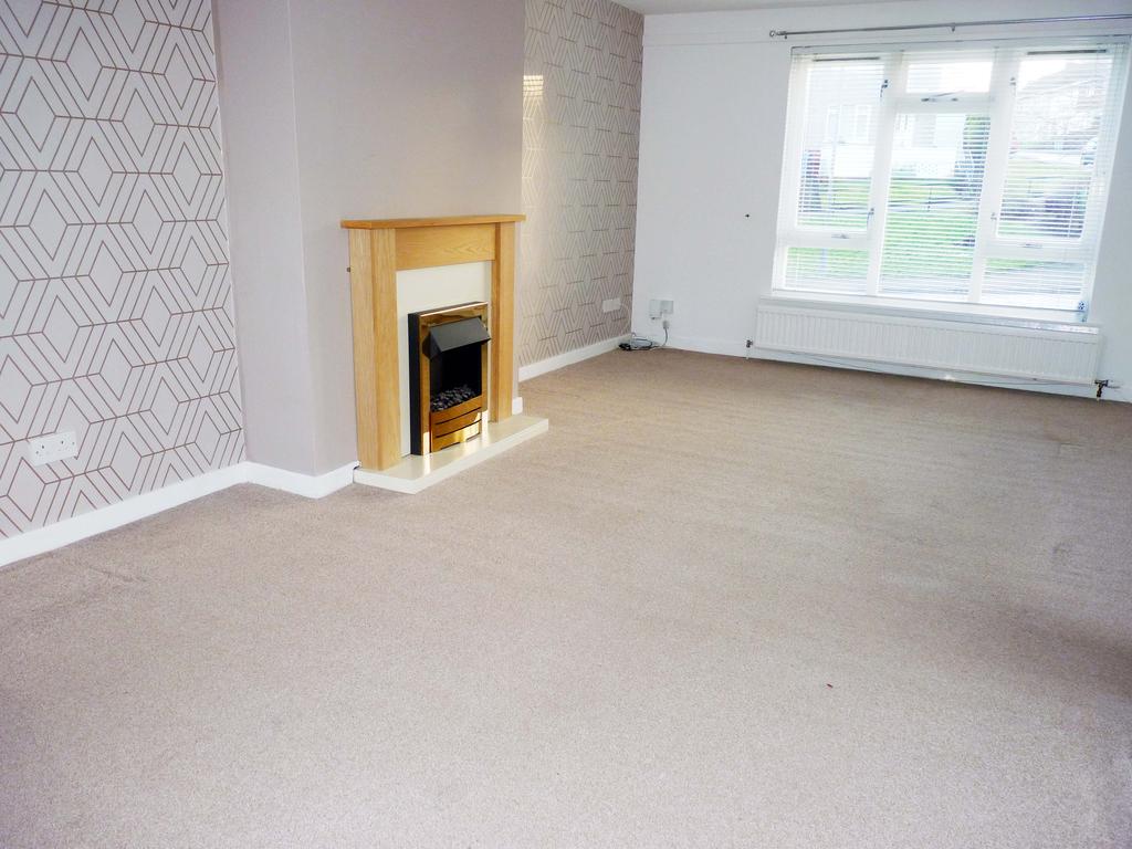 Elphinstone Crescent, East Kilbride G75 3 bed end of terrace house £
