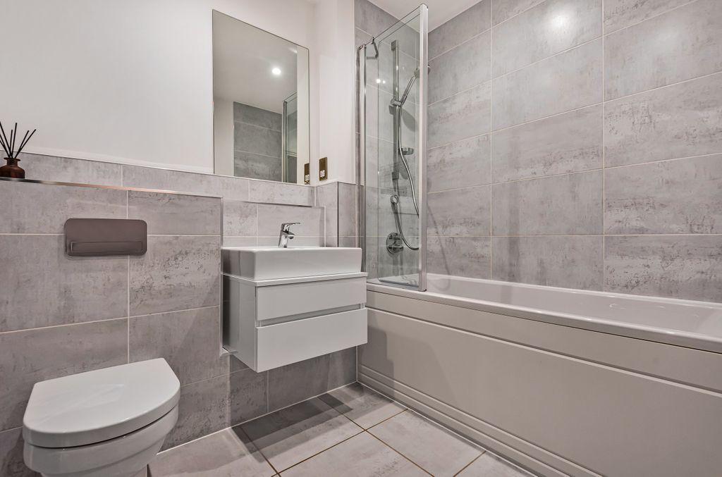 Bathroom (Bathroom)