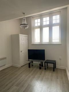 2 bedroom apartment to rent, Bradewell Street, Walton, L4