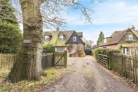 4 bedroom semi-detached house to rent, Chiltern Cottages, Buckland Common