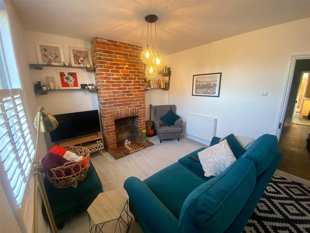 Wickham Road, Fareham, Hampshire, PO16 2 bed terraced house £1,000