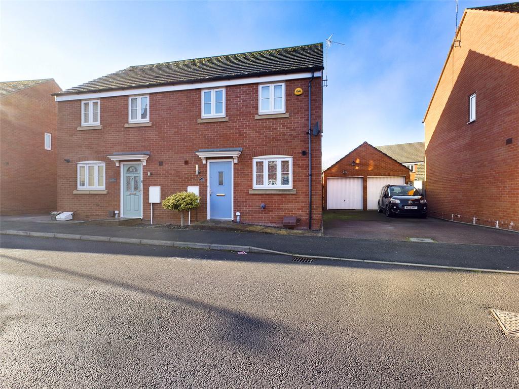 Quayside Way, Hempsted, Gloucester... 3 bed semidetached house £260,000