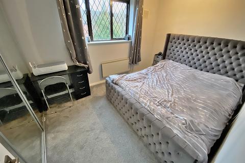 2 bedroom semi-detached house to rent, Moors Drive, Wolverhampton