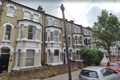 3 bedroom flat to rent, Vardens Road, Clapham, London, SW11