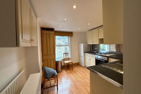 3 bedroom flat to rent, Vardens Road, Clapham, London, SW11