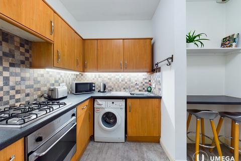 2 bedroom flat to rent, Buccleuch Street, Newington, Edinburgh, EH8