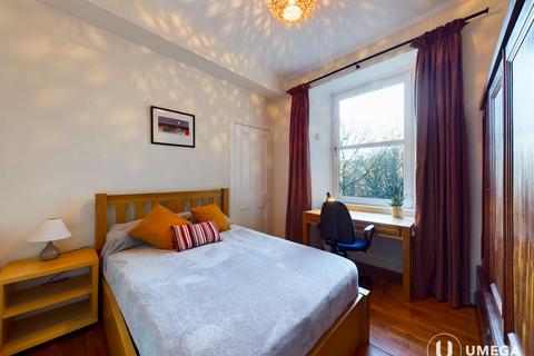 2 bedroom flat to rent, Buccleuch Street, Newington, Edinburgh, EH8