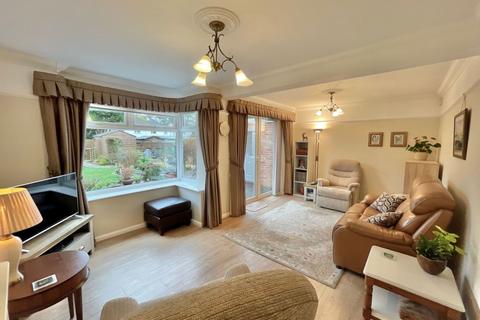 14 Beechwood Drive, Northampton, NN3 3DW