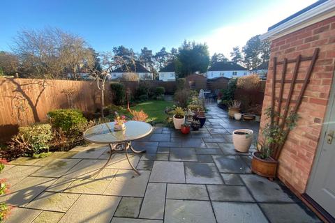 14 Beechwood Drive, Northampton, NN3 3DW