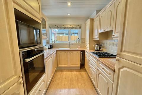 14 Beechwood Drive, Northampton, NN3 3DW