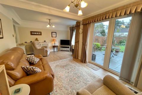 14 Beechwood Drive, Northampton, NN3 3DW