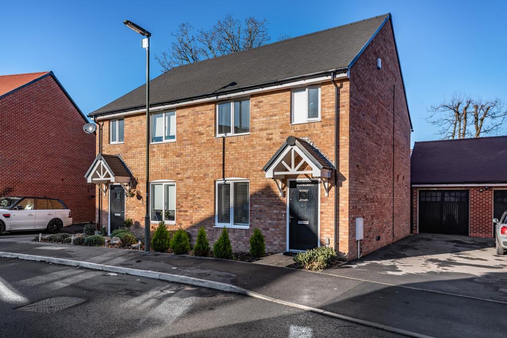 West End, Surrey, GU24 3 bed semidetached house £550,000